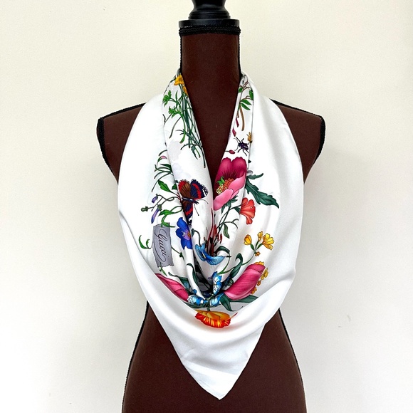 Display #1 New Gucci Scarf Iconic Flora Print White Silk Wrap - Picture 11 of 14